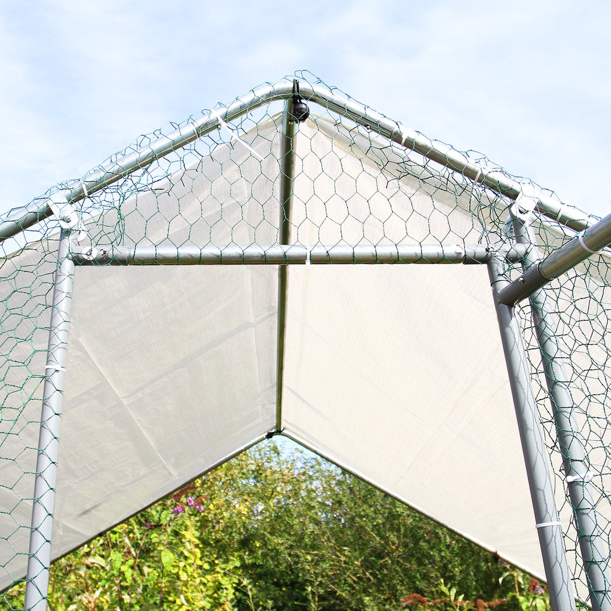 Durable chicken run featuring a 4m x 2m galvanized steel frame, hexagonal wire mesh, and a weather-resistant cover for protection