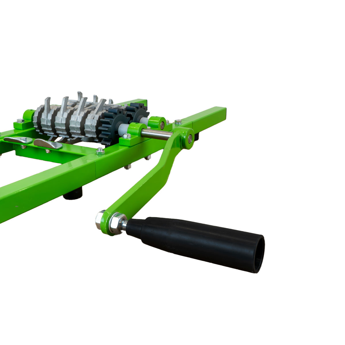 Green 7-litre fruit crusher with a sturdy handle, metal gears, and a robust frame, designed for efficient fruit processing